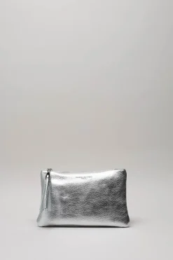 Carol J. - Zilver Clutch