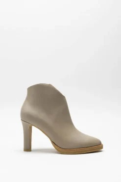 Lola Cruz - Beige Enkellaars hak