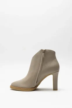 Lola Cruz - Beige Enkellaars hak