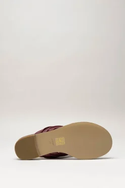 Lola Cruz - Bordeaux Slipper