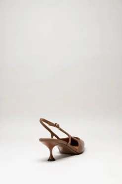 Lola Cruz - Bruin Pump