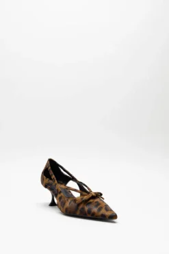 Lola Cruz - Bruin Pump