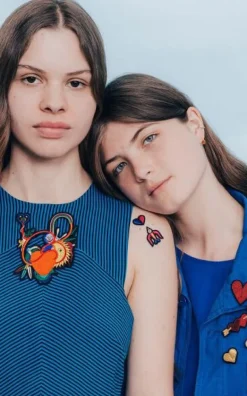 Macon&lesquoy - Rood Broches & pins
