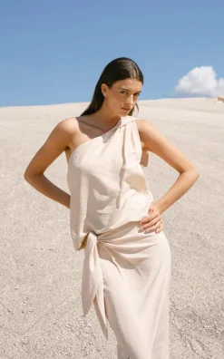 March 23 - Beige Rok