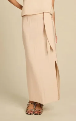 March 23 - Beige Rok