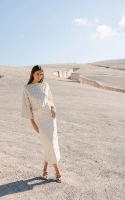 March 23 - Ecru Rok