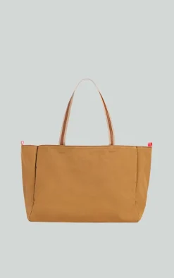 Marie Martens - Camel Shopper