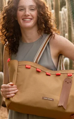 Marie Martens - Camel Shopper