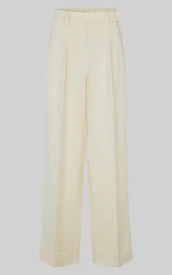 Second Female - Geel Broek