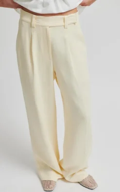 Second Female - Geel Broek