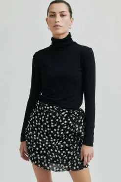 Second Female - Zwart Rok