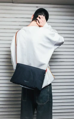 Topologie - Zwart Cross body